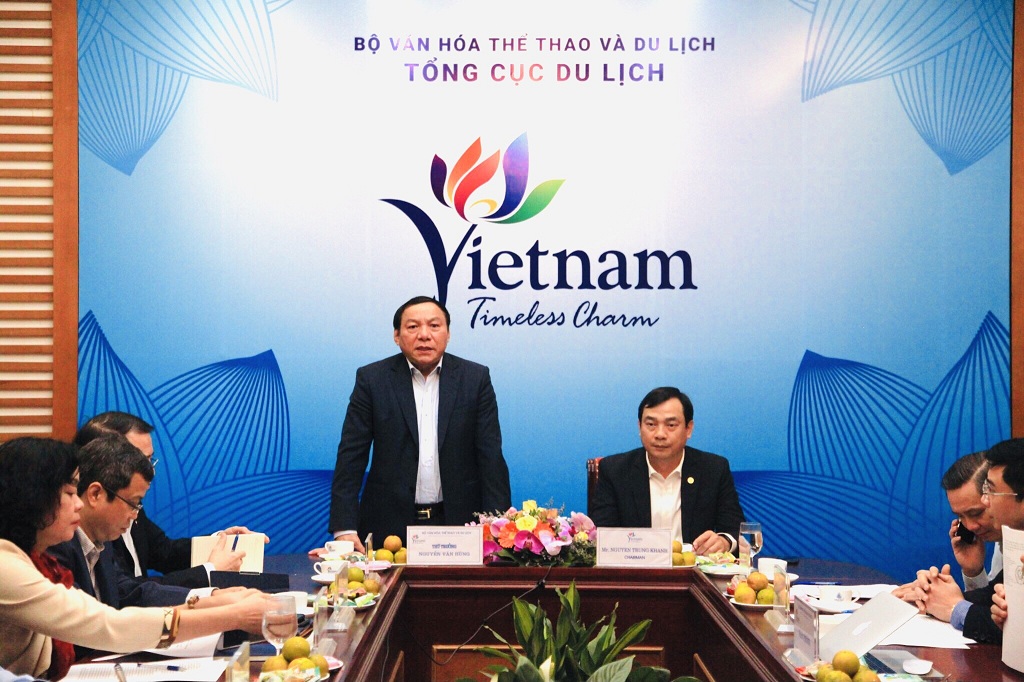 Ủy viên Ban Chấp hành Trung ương Đảng, Thứ trưởng Bộ Văn hóa, Thể thao và Du lịch Nguyễn Văn Hùng phát biểu tại buổi làm việc triển khai kế hoạch công tác năm 2021 của Tổng cục Du lịch